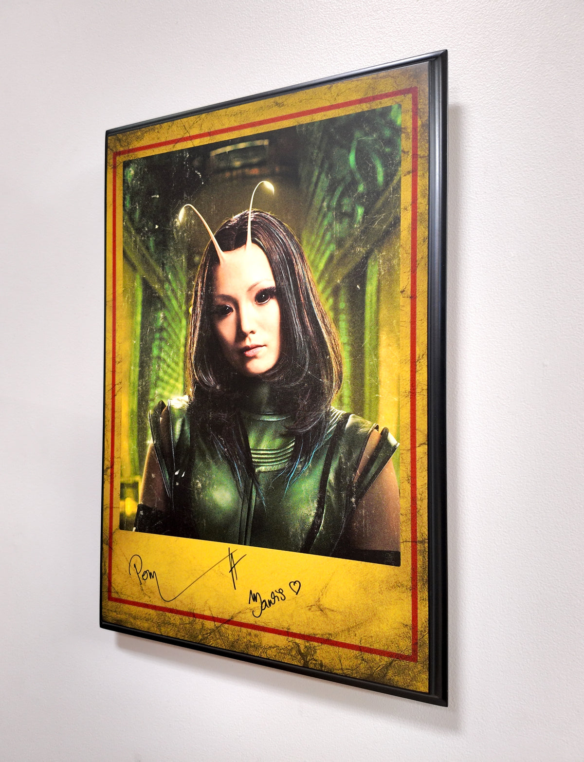 Cuadro firmado por Pom Klementieff (Mantis - Guardianes de la Galaxia)